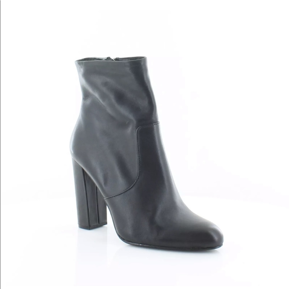 NWOT STEVE MADDEN EDITOR BOOTIE BLACK LEATHER